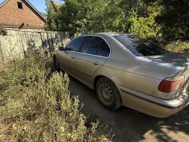 Серый БМВ 5 Серия, объемом двигателя 2.5 л и пробегом 400 тыс. км за 3650 $, фото 4 на Automoto.ua