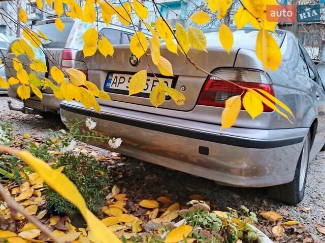 Серый БМВ 5 Серия, объемом двигателя 2 л и пробегом 332 тыс. км за 3500 $, фото 1 на Automoto.ua