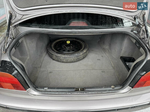 Сірий БМВ 5 Серія, об'ємом двигуна 2 л та пробігом 583 тис. км за 2999 $, фото 18 на Automoto.ua