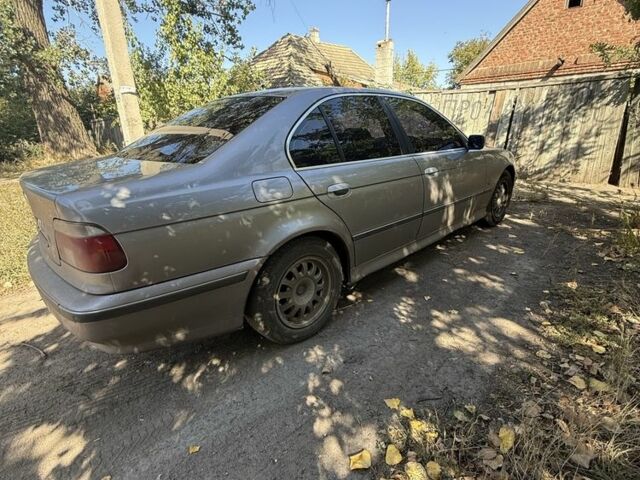 Серый БМВ 5 Серия, объемом двигателя 2.5 л и пробегом 400 тыс. км за 3650 $, фото 2 на Automoto.ua