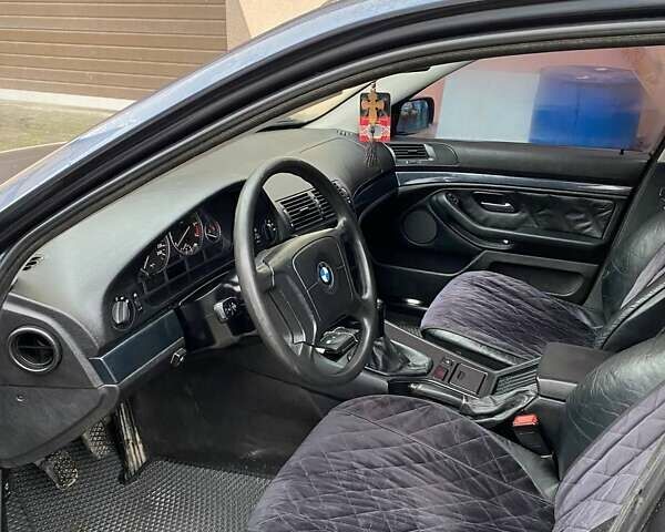 Серый БМВ 5 Серия, объемом двигателя 2.5 л и пробегом 500 тыс. км за 4600 $, фото 27 на Automoto.ua