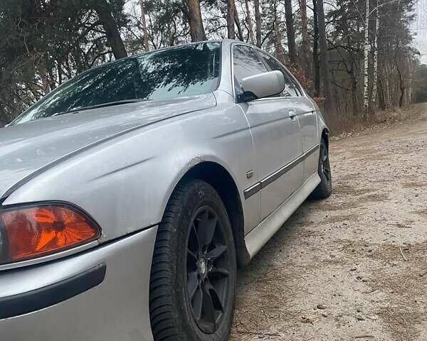 Серый БМВ 5 Серия, объемом двигателя 2 л и пробегом 414 тыс. км за 4000 $, фото 3 на Automoto.ua