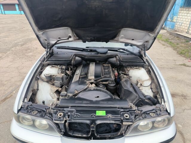 Серый БМВ 5 Серия, объемом двигателя 2.5 л и пробегом 279 тыс. км за 4400 $, фото 6 на Automoto.ua