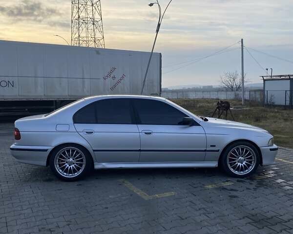 Серый БМВ 5 Серия, объемом двигателя 2 л и пробегом 330 тыс. км за 4200 $, фото 1 на Automoto.ua