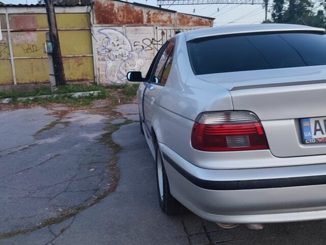 Серый БМВ 5 Серия, объемом двигателя 2.8 л и пробегом 390 тыс. км за 3700 $, фото 3 на Automoto.ua