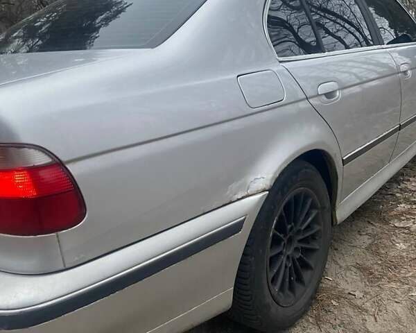 Серый БМВ 5 Серия, объемом двигателя 2 л и пробегом 414 тыс. км за 4000 $, фото 5 на Automoto.ua