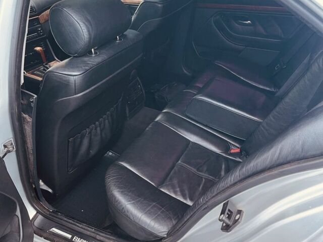 Серый БМВ 5 Серия, объемом двигателя 2.8 л и пробегом 282 тыс. км за 3499 $, фото 4 на Automoto.ua