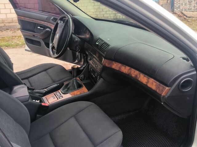 Серый БМВ 5 Серия, объемом двигателя 2.5 л и пробегом 279 тыс. км за 4400 $, фото 5 на Automoto.ua