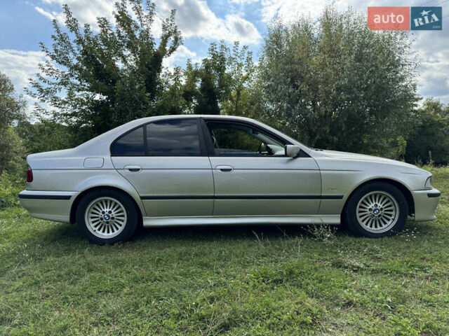 Серый БМВ 5 Серия, объемом двигателя 3.5 л и пробегом 356 тыс. км за 5000 $, фото 4 на Automoto.ua