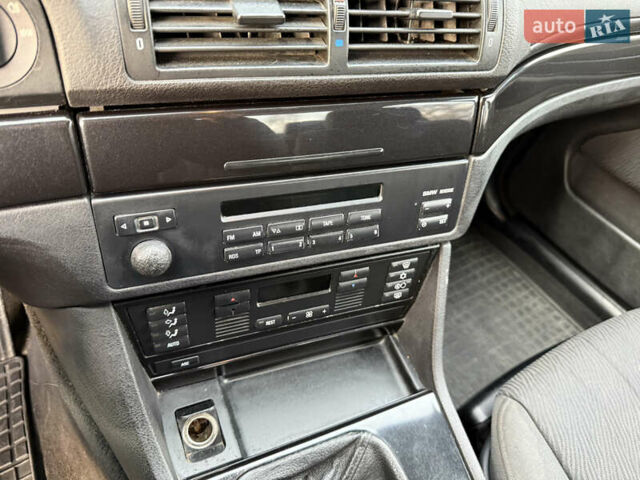 Серый БМВ 5 Серия, объемом двигателя 2.5 л и пробегом 436 тыс. км за 3350 $, фото 15 на Automoto.ua