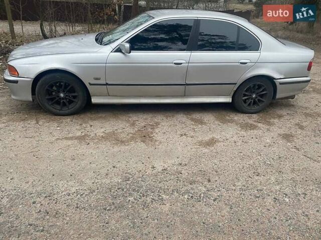 Серый БМВ 5 Серия, объемом двигателя 2 л и пробегом 414 тыс. км за 4000 $, фото 1 на Automoto.ua