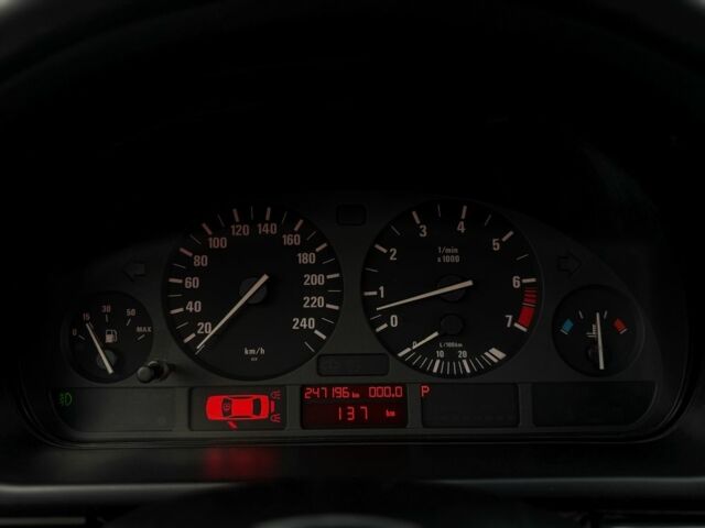 Серый БМВ 5 Серия, объемом двигателя 2 л и пробегом 247 тыс. км за 3600 $, фото 18 на Automoto.ua