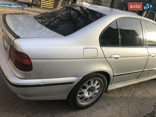 Серый БМВ 5 Серия, объемом двигателя 3 л и пробегом 260 тыс. км за 4500 $, фото 1 на Automoto.ua