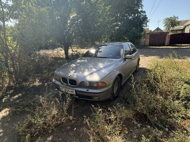 Серый БМВ 5 Серия, объемом двигателя 2.5 л и пробегом 400 тыс. км за 3650 $, фото 1 на Automoto.ua