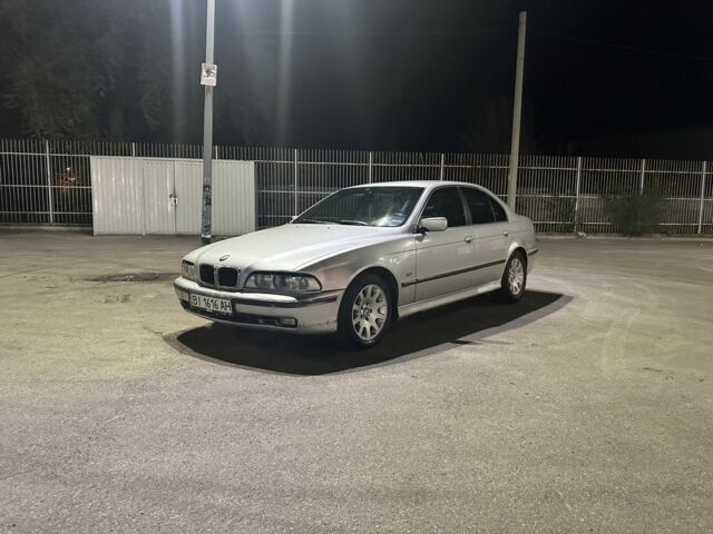 Серый БМВ 5 Серия, объемом двигателя 3 л и пробегом 356 тыс. км за 3800 $, фото 1 на Automoto.ua