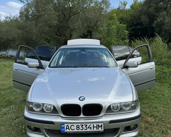 Серый БМВ 5 Серия, объемом двигателя 3.5 л и пробегом 356 тыс. км за 5000 $, фото 1 на Automoto.ua