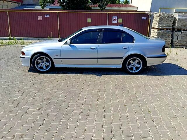 Серый БМВ 5 Серия, объемом двигателя 2.9 л и пробегом 355 тыс. км за 5800 $, фото 1 на Automoto.ua