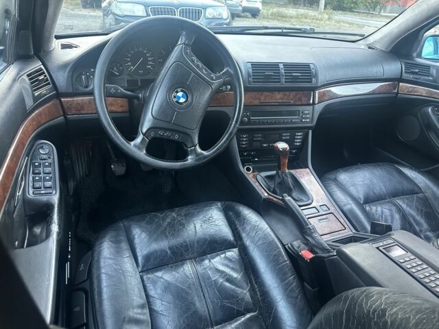 Серый БМВ 5 Серия, объемом двигателя 3 л и пробегом 356 тыс. км за 3800 $, фото 5 на Automoto.ua