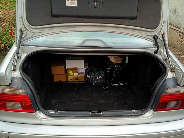 Серый БМВ 5 Серия, объемом двигателя 2 л и пробегом 260 тыс. км за 3700 $, фото 5 на Automoto.ua