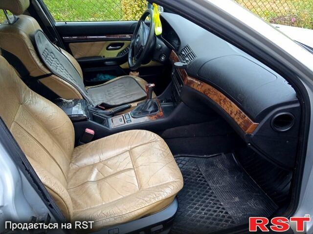 Серый БМВ 5 Серия, объемом двигателя 2 л и пробегом 260 тыс. км за 3700 $, фото 10 на Automoto.ua