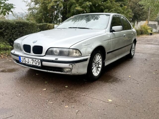 Серый БМВ 5 Серия, объемом двигателя 2.5 л и пробегом 399 тыс. км за 2300 $, фото 3 на Automoto.ua