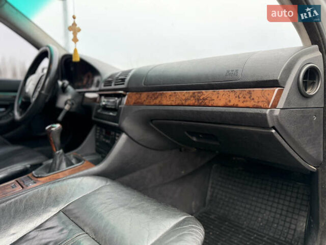 Серый БМВ 5 Серия, объемом двигателя 2 л и пробегом 310 тыс. км за 3999 $, фото 50 на Automoto.ua