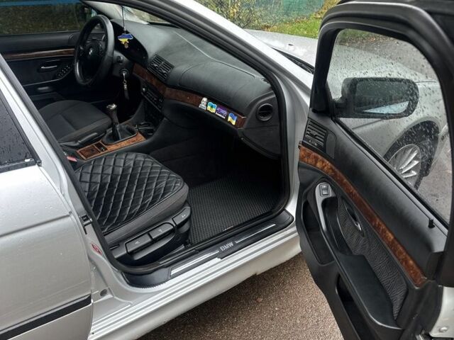 Серый БМВ 5 Серия, объемом двигателя 2.5 л и пробегом 399 тыс. км за 2200 $, фото 1 на Automoto.ua