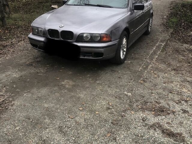 Серый БМВ 5 Серия, объемом двигателя 2 л и пробегом 400 тыс. км за 2000 $, фото 1 на Automoto.ua