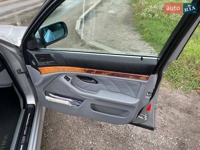 Серый БМВ 5 Серия, объемом двигателя 3 л и пробегом 318 тыс. км за 7500 $, фото 12 на Automoto.ua