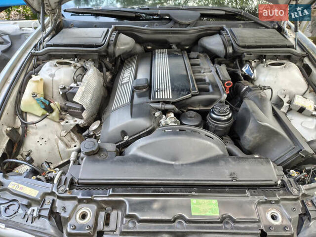 Серый БМВ 5 Серия, объемом двигателя 2.2 л и пробегом 301 тыс. км за 6000 $, фото 8 на Automoto.ua