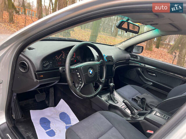 Серый БМВ 5 Серия, объемом двигателя 2.5 л и пробегом 300 тыс. км за 4300 $, фото 18 на Automoto.ua