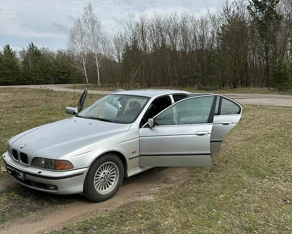 Сірий БМВ 5 Серія, об'ємом двигуна 2 л та пробігом 320 тис. км за 5100 $, фото 1 на Automoto.ua