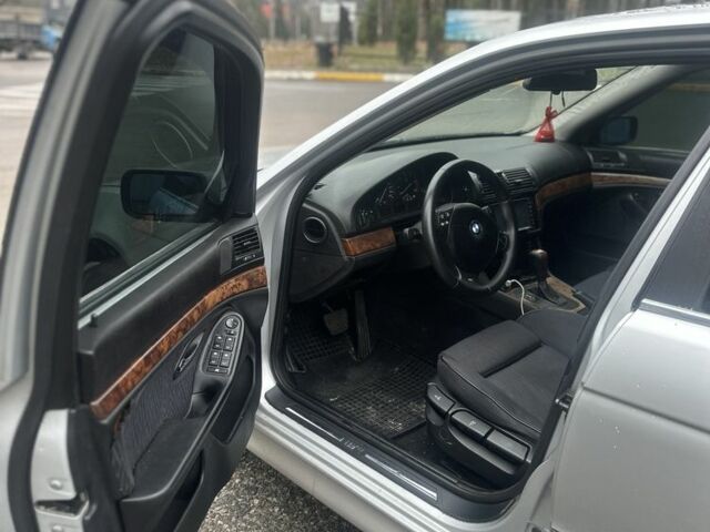 Серый БМВ 5 Серия, объемом двигателя 3 л и пробегом 312 тыс. км за 4199 $, фото 7 на Automoto.ua