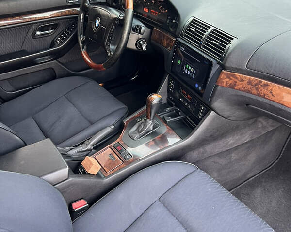 Серый БМВ 5 Серия, объемом двигателя 2 л и пробегом 300 тыс. км за 5200 $, фото 31 на Automoto.ua