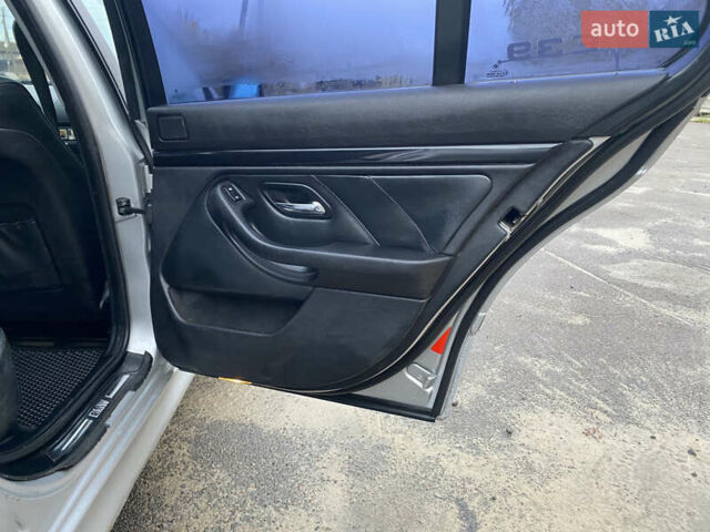 Серый БМВ 5 Серия, объемом двигателя 2.99 л и пробегом 405 тыс. км за 4150 $, фото 13 на Automoto.ua