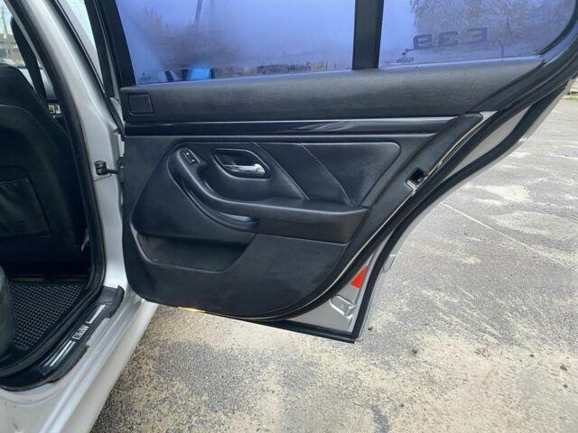 БМВ 5 Серія 2000 у Рокитне на Automoto.ua Сірий БМВ 5 Серія, об'ємом двигуна 3 л та пробігом 300 тис. км за 3850 $, фото 18 на Automoto.ua