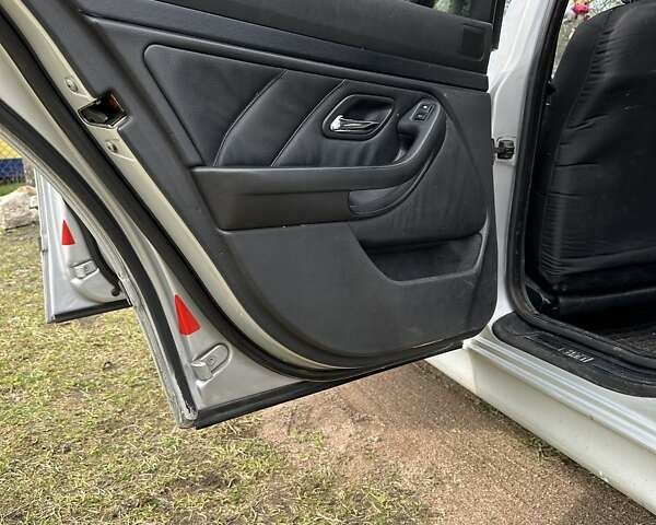 Сірий БМВ 5 Серія, об'ємом двигуна 2 л та пробігом 320 тис. км за 5100 $, фото 3 на Automoto.ua