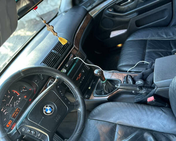 Сірий БМВ 5 Серія, об'ємом двигуна 2 л та пробігом 325 тис. км за 4550 $, фото 5 на Automoto.ua
