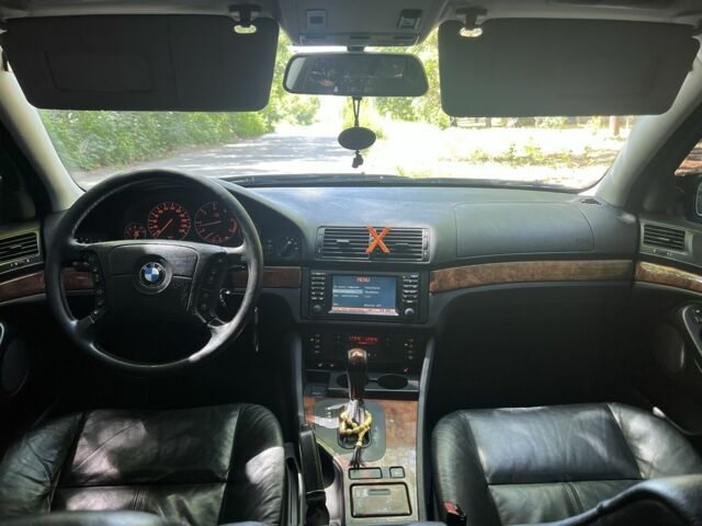 Серый БМВ 5 Серия, объемом двигателя 3 л и пробегом 310 тыс. км за 7500 $, фото 3 на Automoto.ua