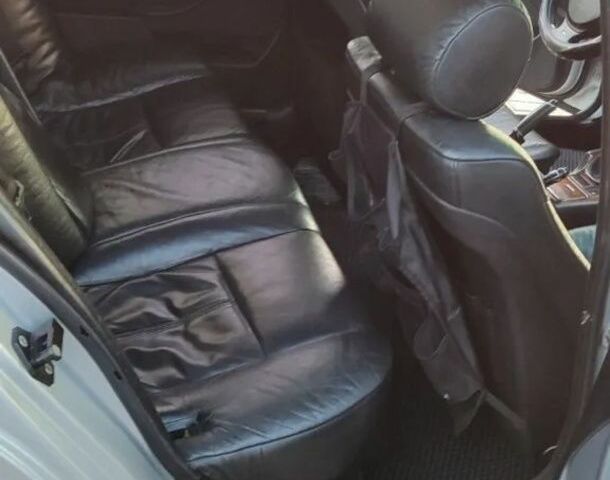 Серый БМВ 5 Серия, объемом двигателя 2 л и пробегом 300 тыс. км за 4000 $, фото 3 на Automoto.ua