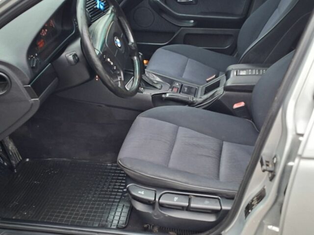 Серый БМВ 5 Серия, объемом двигателя 2.5 л и пробегом 285 тыс. км за 4350 $, фото 1 на Automoto.ua