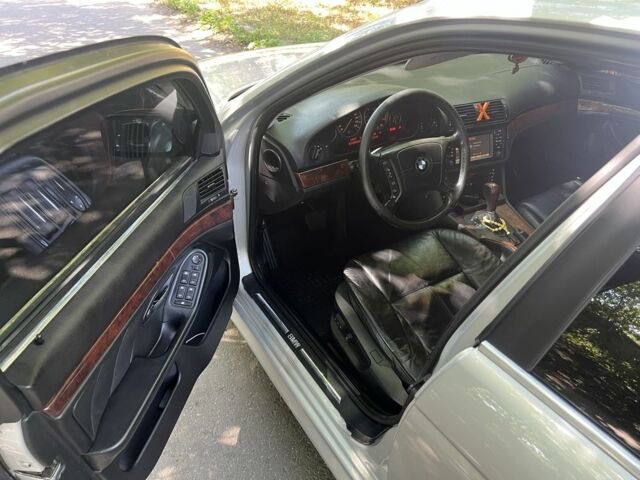 Серый БМВ 5 Серия, объемом двигателя 3 л и пробегом 310 тыс. км за 7500 $, фото 2 на Automoto.ua