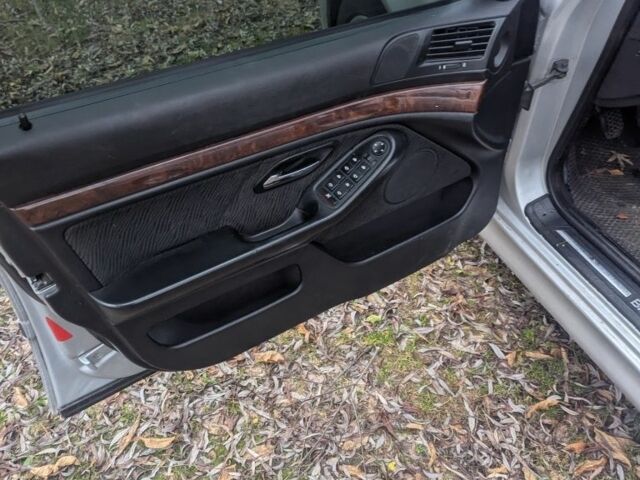 Сірий БМВ 5 Серія, об'ємом двигуна 2.5 л та пробігом 300 тис. км за 2200 $, фото 2 на Automoto.ua