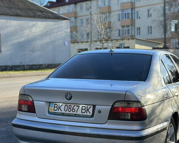 Сірий БМВ 5 Серія, об'ємом двигуна 2 л та пробігом 325 тис. км за 4550 $, фото 3 на Automoto.ua