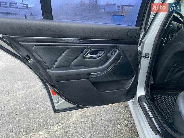 Серый БМВ 5 Серия, объемом двигателя 2.99 л и пробегом 405 тыс. км за 4150 $, фото 14 на Automoto.ua