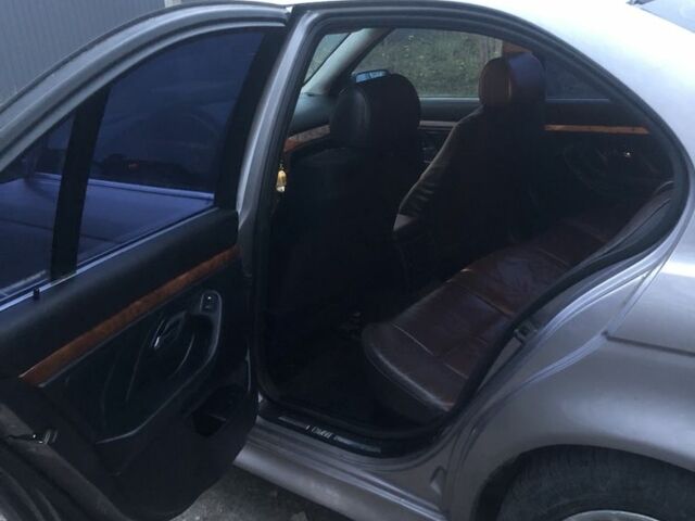 Серый БМВ 5 Серия, объемом двигателя 2 л и пробегом 400 тыс. км за 2000 $, фото 3 на Automoto.ua