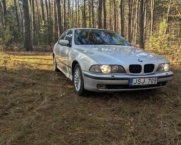 Серый БМВ 5 Серия, объемом двигателя 2.5 л и пробегом 400 тыс. км за 2000 $, фото 1 на Automoto.ua