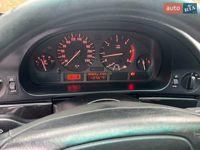 Серый БМВ 5 Серия, объемом двигателя 2.5 л и пробегом 300 тыс. км за 4300 $, фото 15 на Automoto.ua