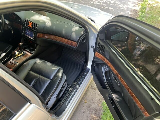 Серый БМВ 5 Серия, объемом двигателя 3 л и пробегом 310 тыс. км за 7500 $, фото 4 на Automoto.ua