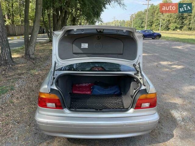 Сірий БМВ 5 Серія, об'ємом двигуна 3 л та пробігом 295 тис. км за 9500 $, фото 7 на Automoto.ua
